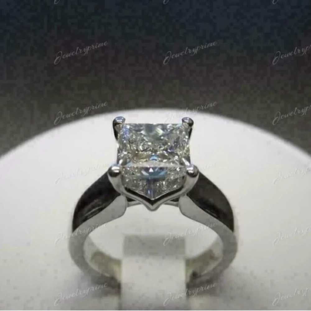 Elegant Silver Women's Ring